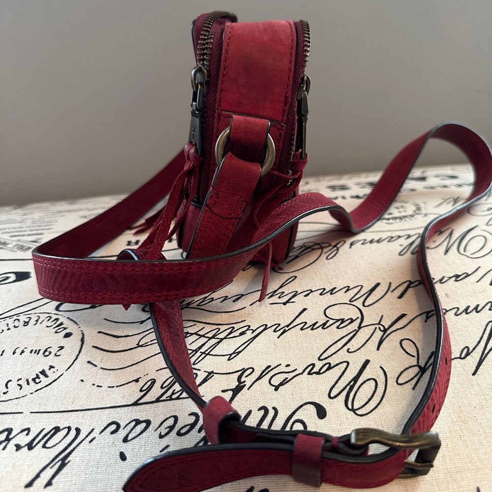 Frye Leather Zip Top Sangria Camera Bag Purse - Picture 7 of 10
